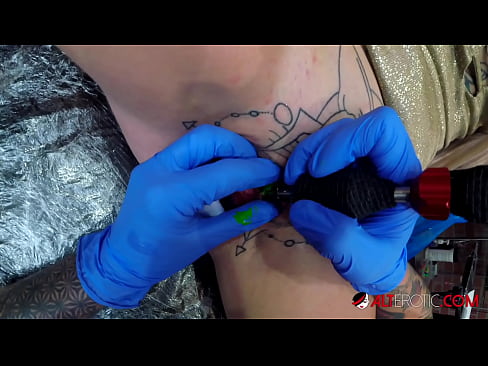 ❤️ tattooed ທີ່ສຸດ Hottie Sully Savage ໄດ້ຮັບ tattoo ສຸດ clitoris ຂອງນາງ ☑  ເພດ ຢູ່ພວກເຮົາ ❌️